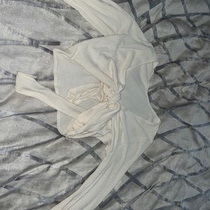 Never worn long sleeve ties at the front.could also wear it open as a cardigan